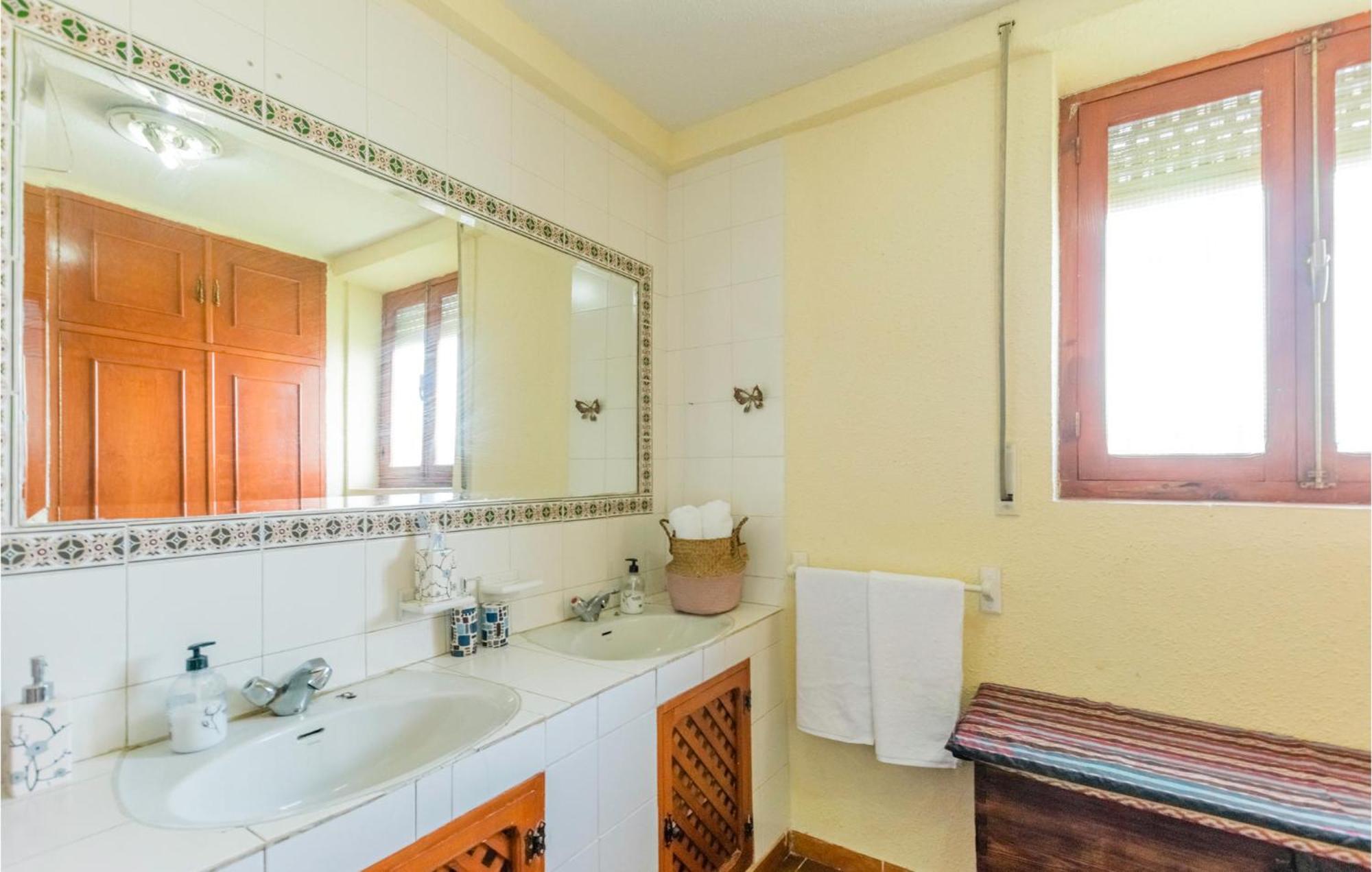 Gorgeous Home In Aldeaquemada With Swimming Pool المظهر الخارجي الصورة